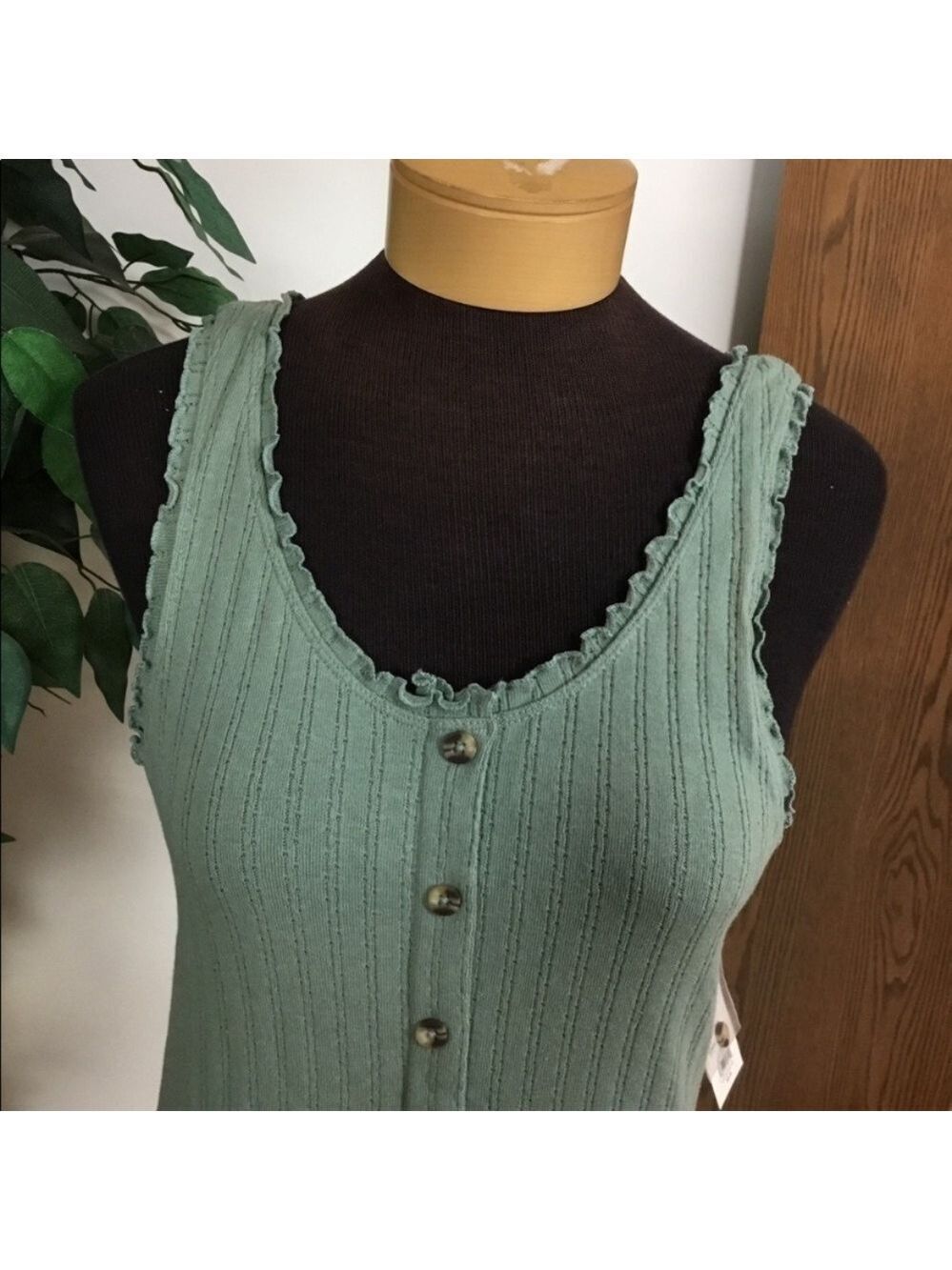 SO button down sleeveless tank Woman’s Junior’s size XL green scoop neck - Picture 7 of 14